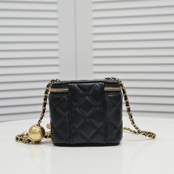 シャネルバッグ側面デザイン